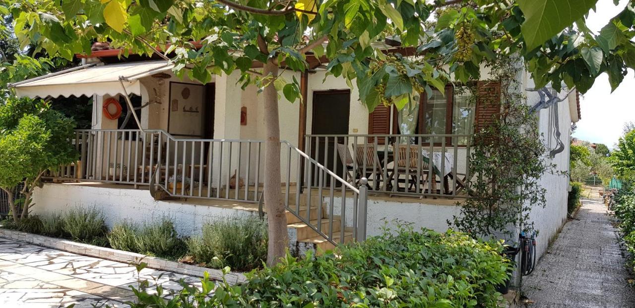 Country House By The Sea !!! Villa Karavomilos  Exterior photo